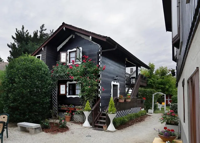 Les Marronniers Hotel